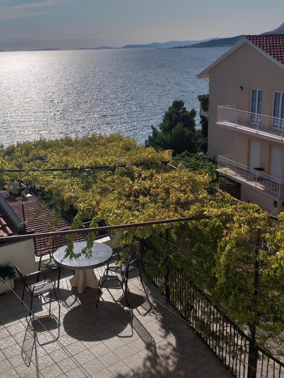 Beach Apartments Nemira Omiš Eksteriør bilde